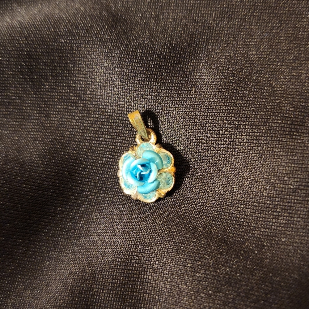 🦋 AVON Vintage Necklace charm